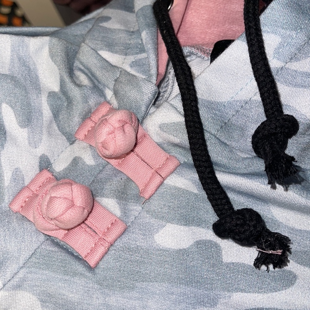 Pink camo pullovers - Picture 2 of 5